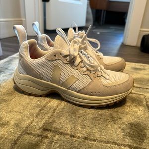 Veja Sneakers Size 7